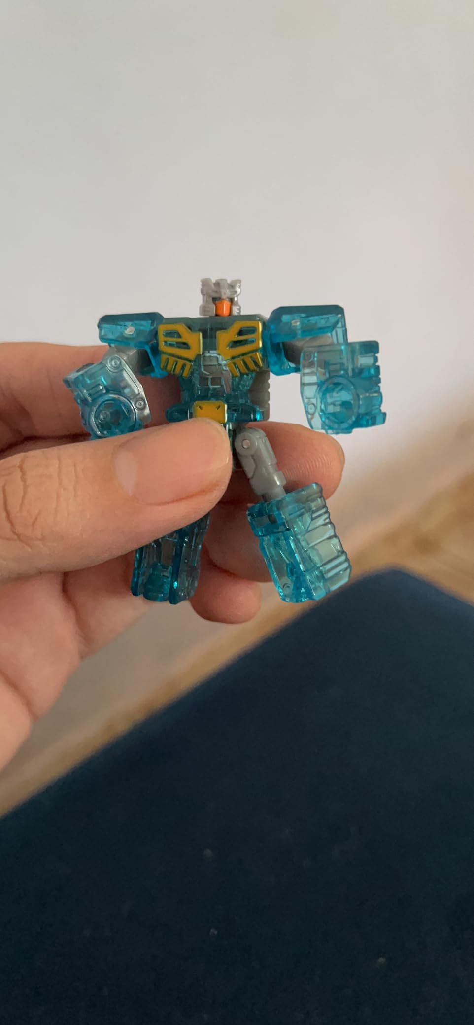 Transformers Legacy Voyager Autobot Blaster Eject action figure 17,5 cm