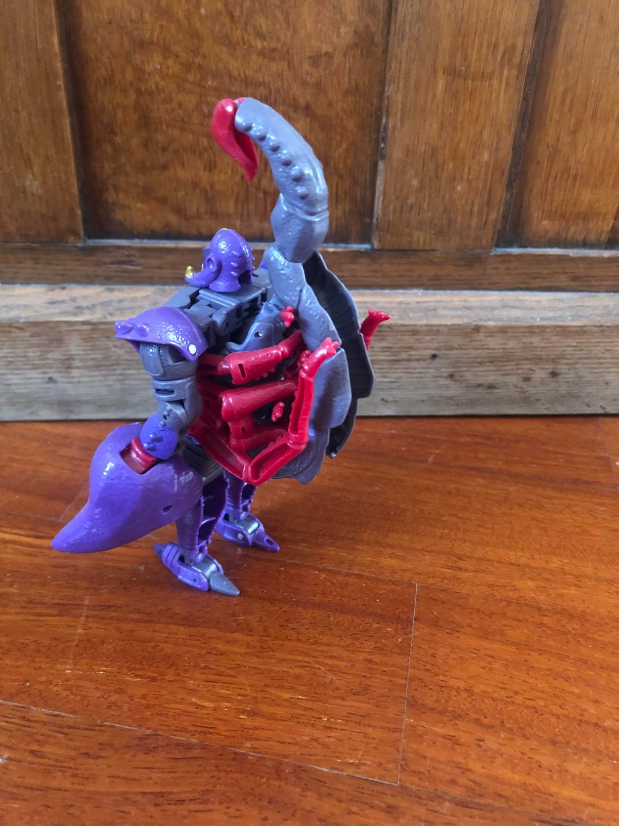 Transformers Kingdom Scorponok action figure Deluxe 14 cm