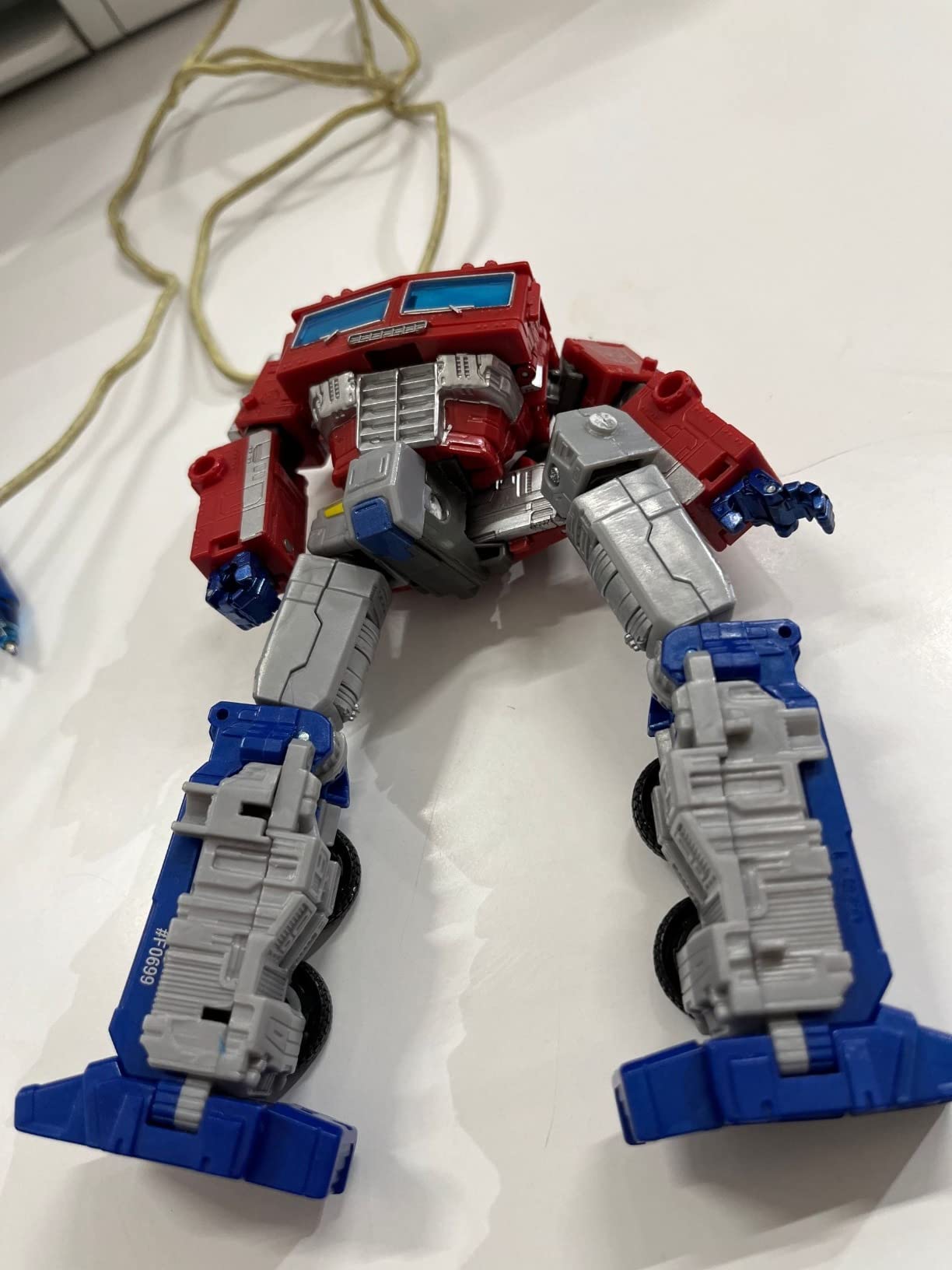 Transformers Kingdom Optimus Prime WFC-K11 Core action figure camion