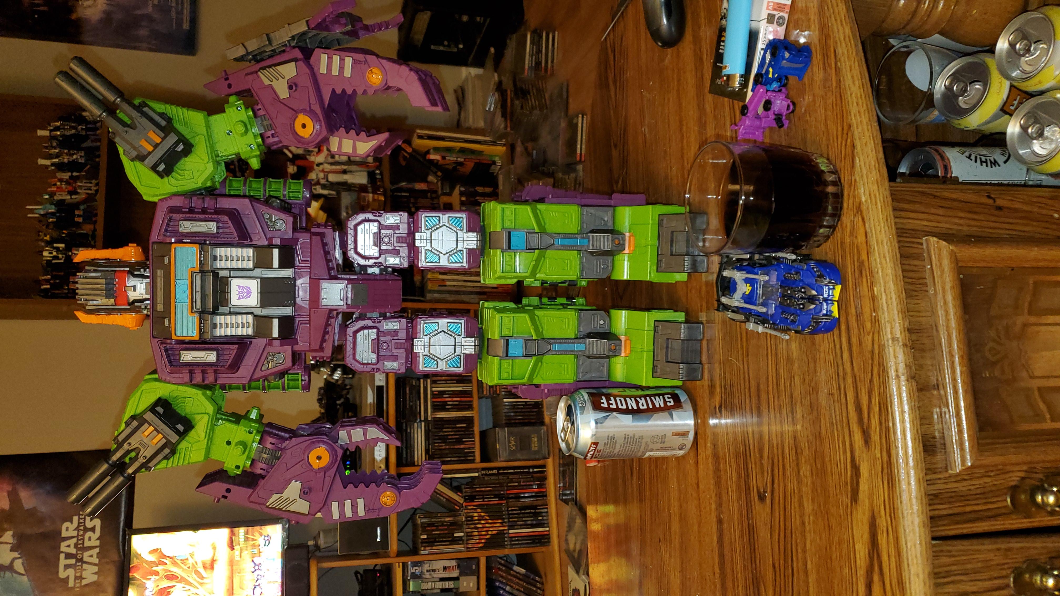 Transformers Earthrise Scorponok WFC-E25 action figure 53 cm Titan