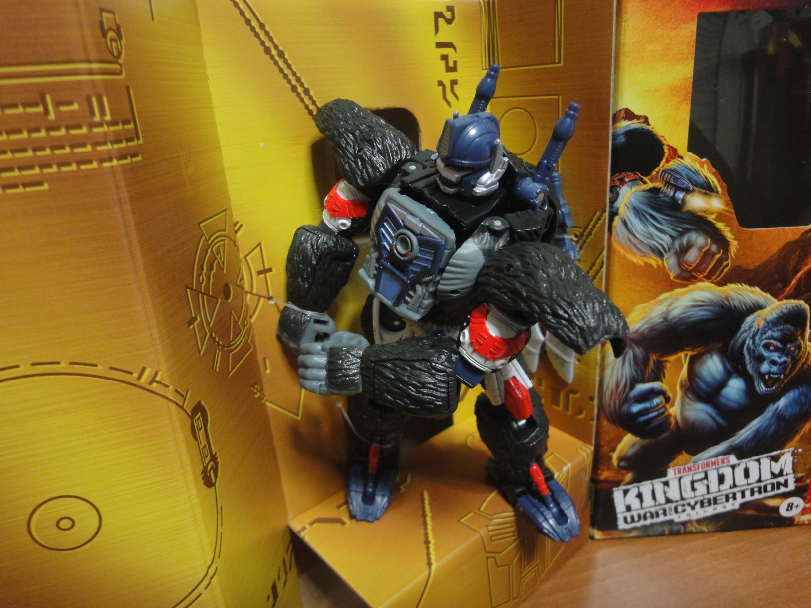 Hasbro Transformers Kingdom Optimus Primal action figure 17,5cm