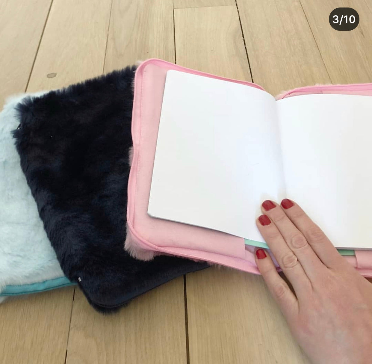 La Pelucherie Wardrobe astuccio pochette peluche azzurro