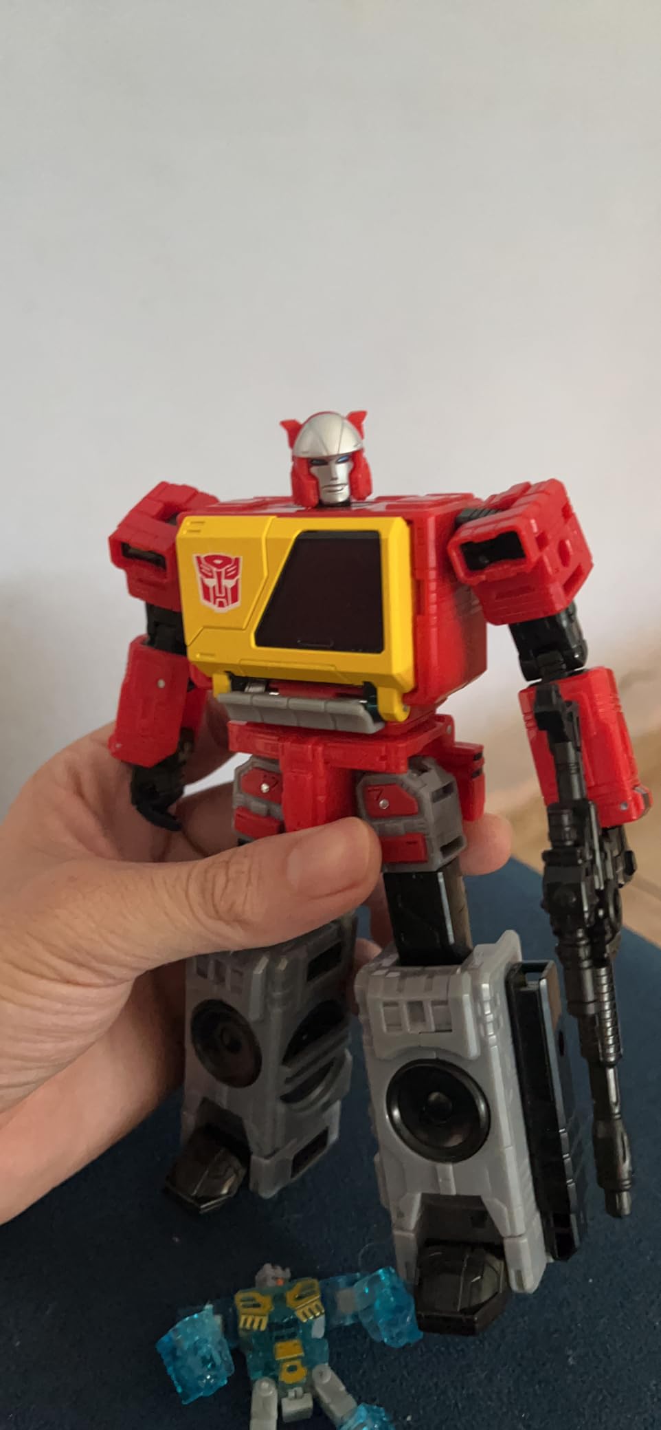 Transformers Legacy Voyager Autobot Blaster Eject action figure 17,5 cm