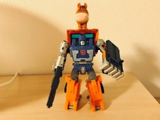 Transformers Kingdom WFC-K16 Huffer action figure 14 cm