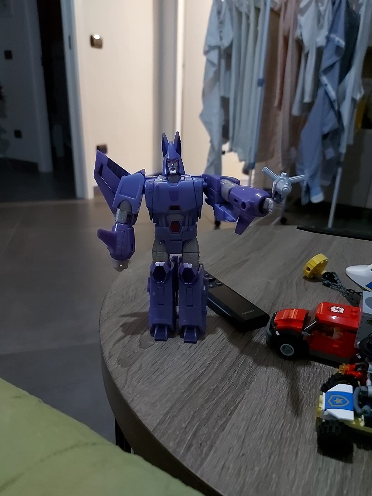 Transformers Kingdom Cyclonus WFC-K9 Voyager Action Figure 17cm