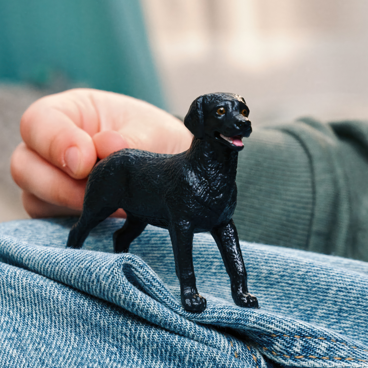 Schleich Farm World Femmina Labrador Retriever figura cane nero