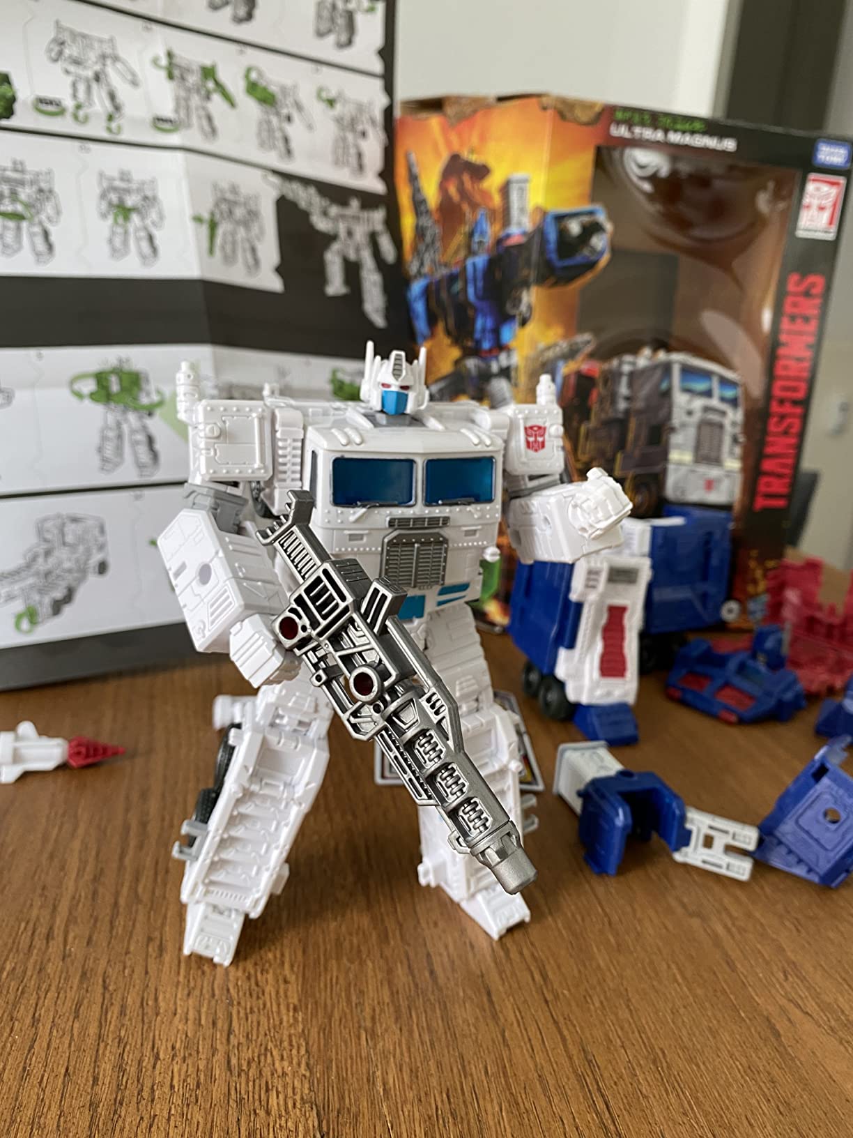 Transformers Kingdom WFC-K20 Ultra Magnus action figure 19 cm
