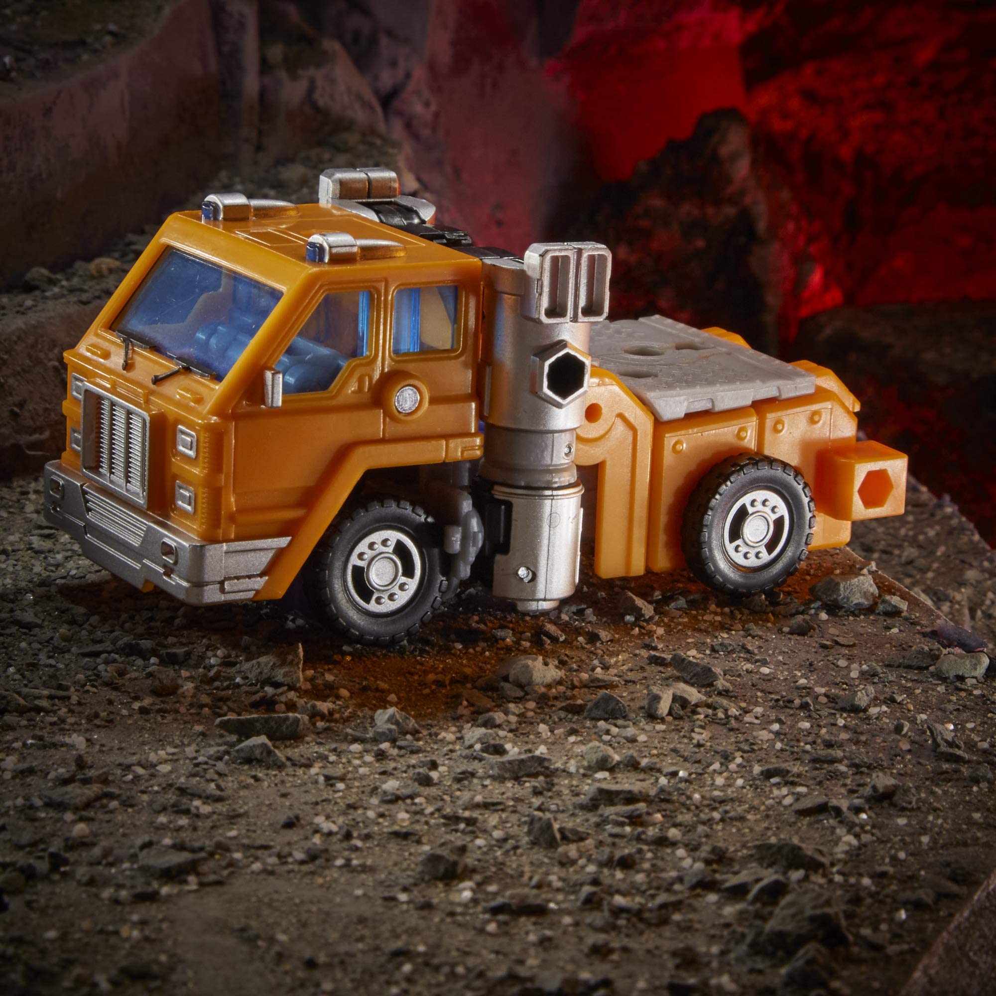 Transformers Kingdom WFC-K16 Huffer action figure 14 cm