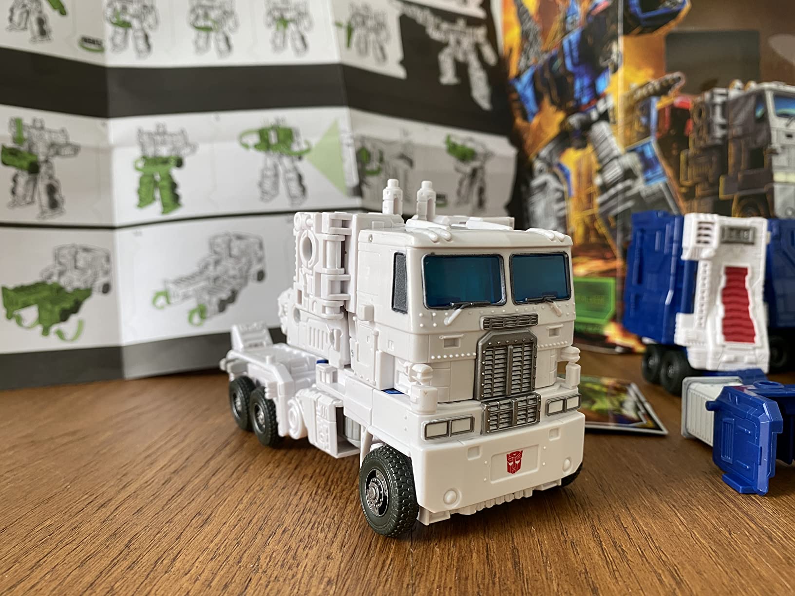 Transformers Kingdom WFC-K20 Ultra Magnus action figure 19 cm