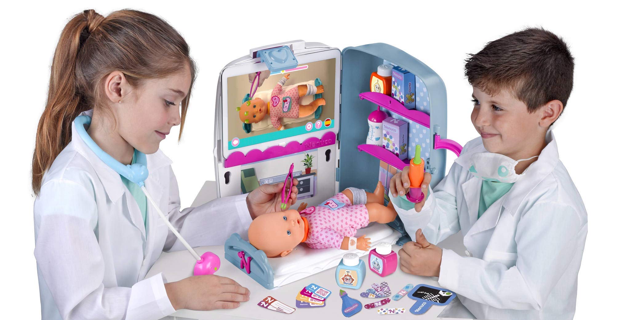 Nenuco Happy Doctor bambola con accessori 30 cm valigetta