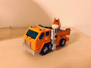 Transformers Kingdom WFC-K16 Huffer action figure 14 cm
