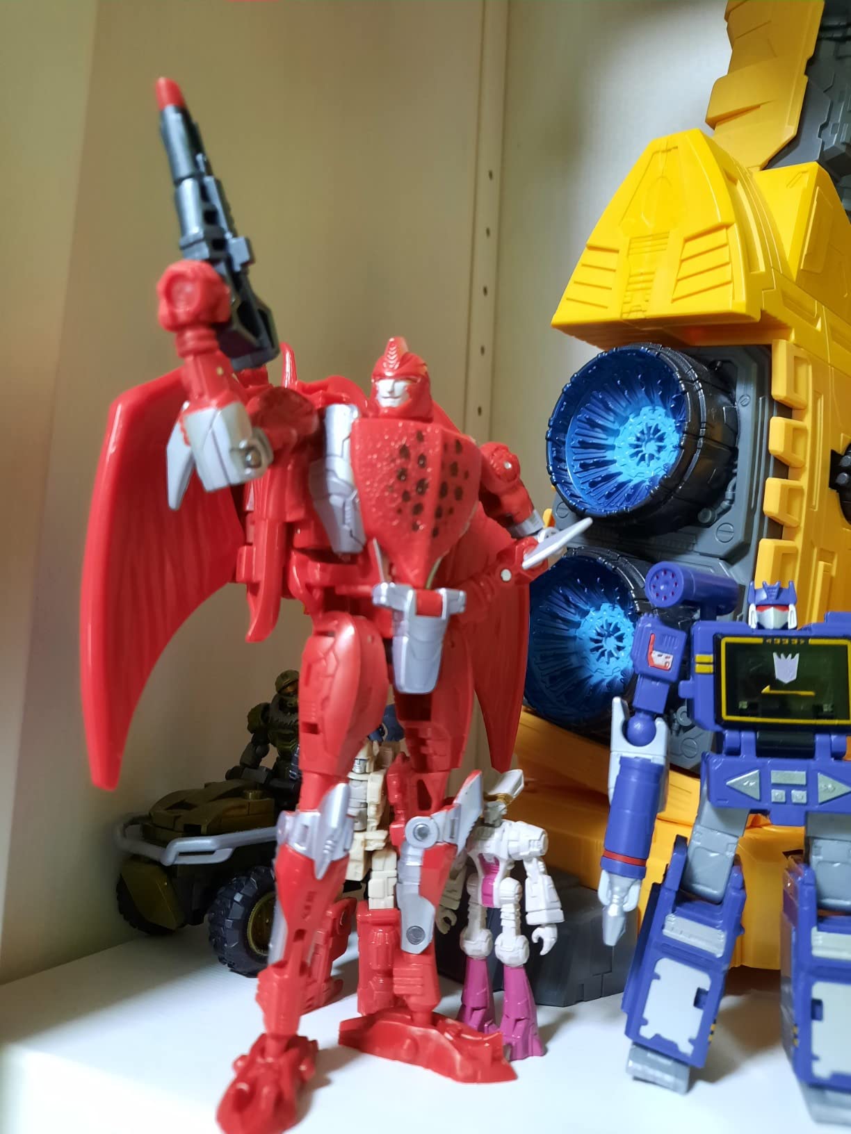 Transformers Generations Terrorsaur action figure 14 cm Golden