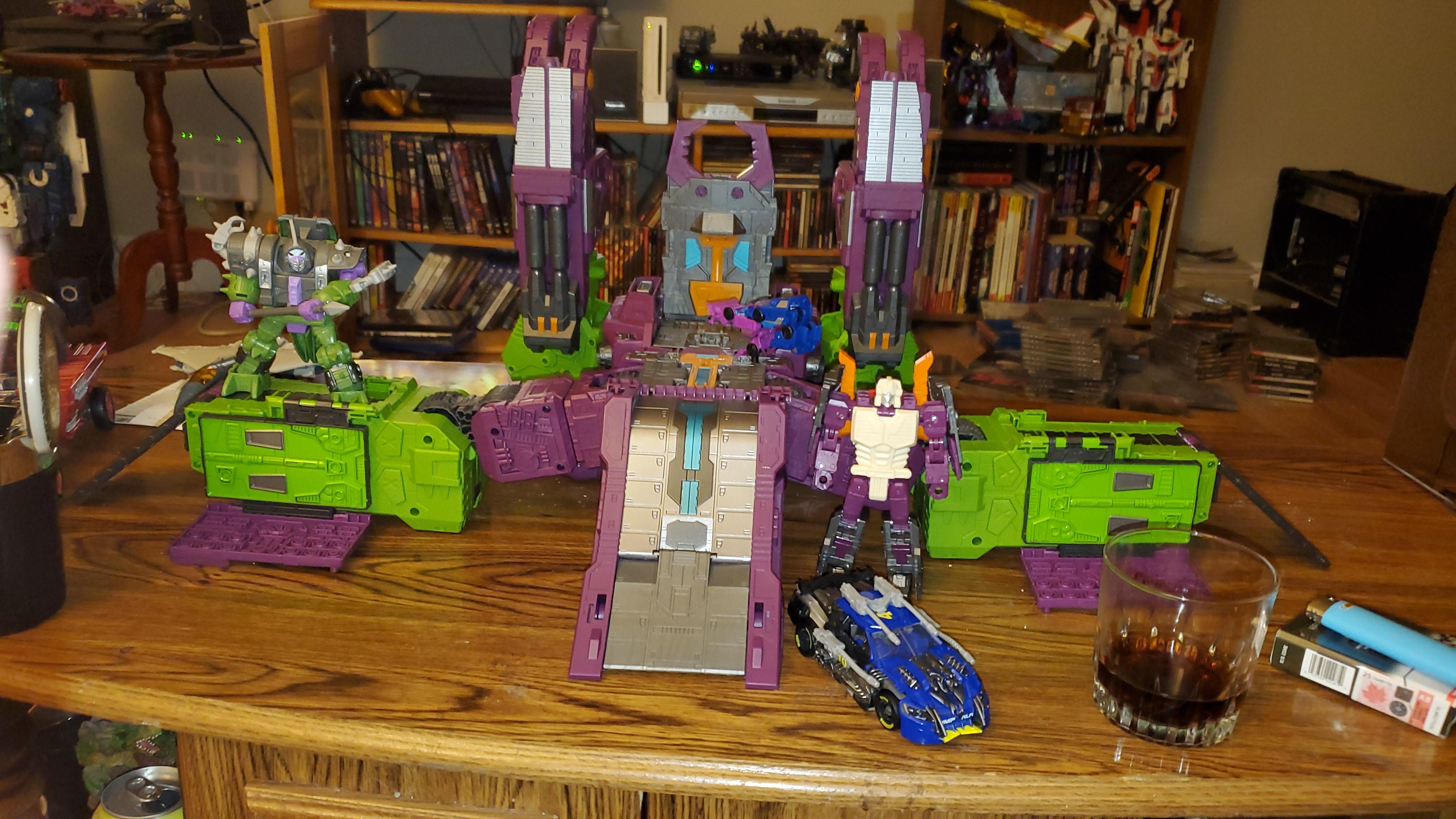 Transformers Earthrise Scorponok WFC-E25 action figure 53 cm Titan