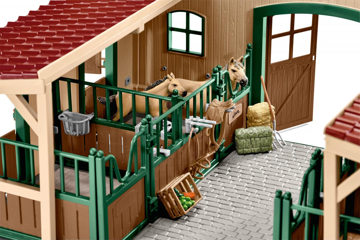 Schleich Horse Club Stalla con Cavalli 42195 Playset Mustang