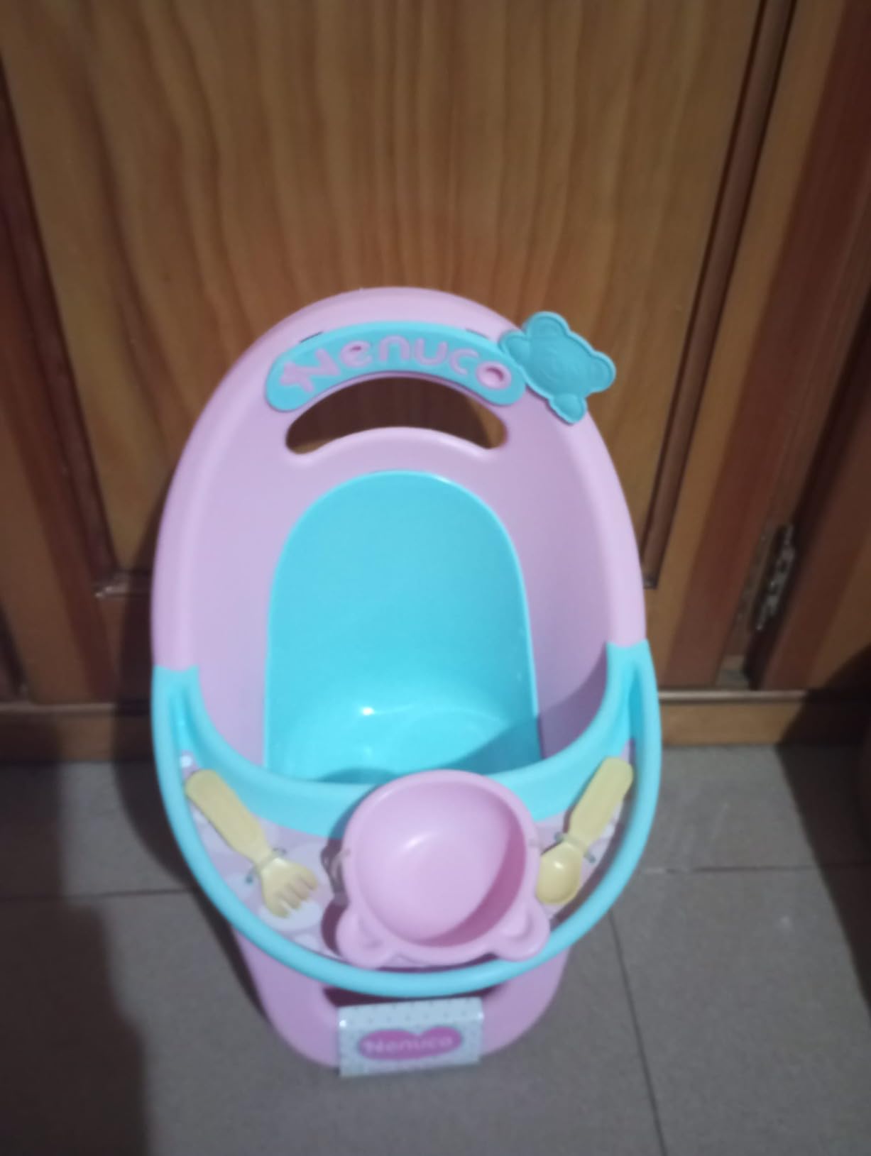 Nenuco Accessori Seggiolone pappa bambola con piatto e posate