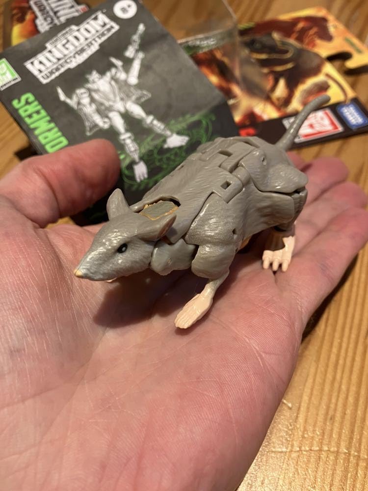 Transformers Kingdom WFC-K2 Rattrap action figure 8,5 cm topo