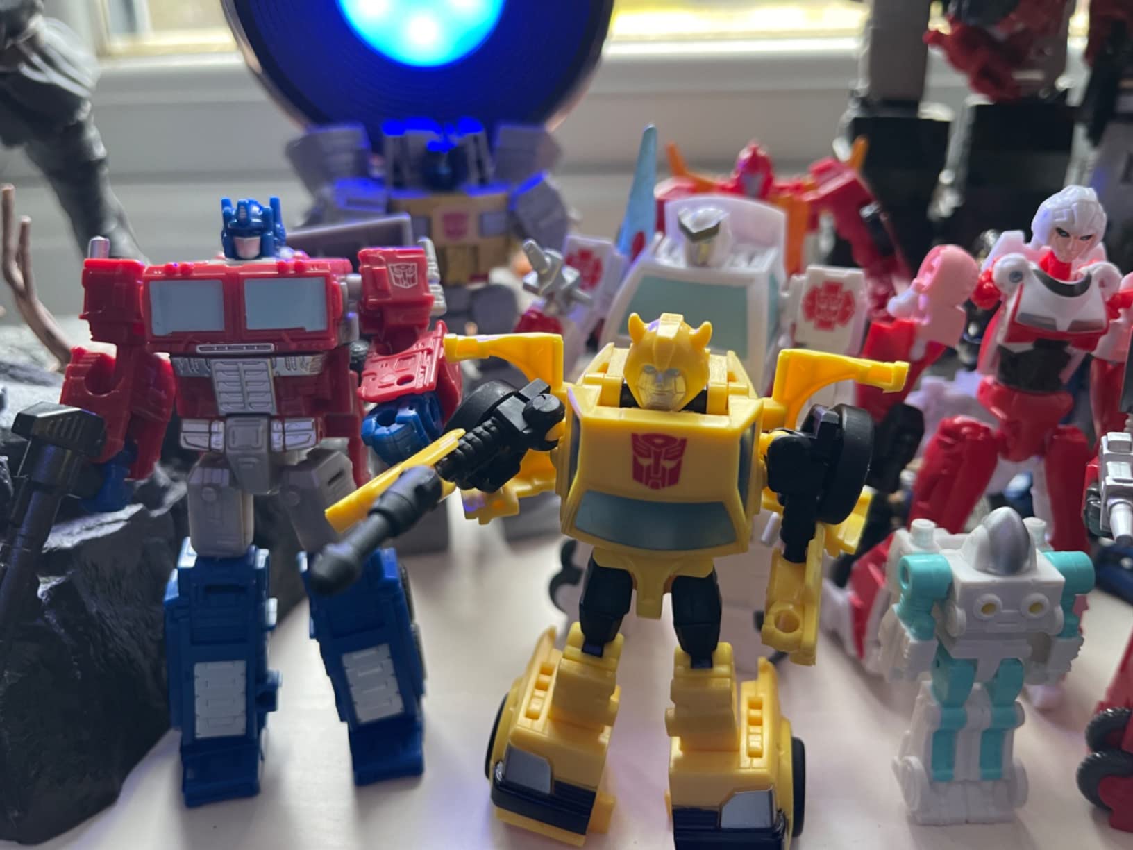 Transformers Buzzworthy Bumblebee WFC Core action figure 2-pack