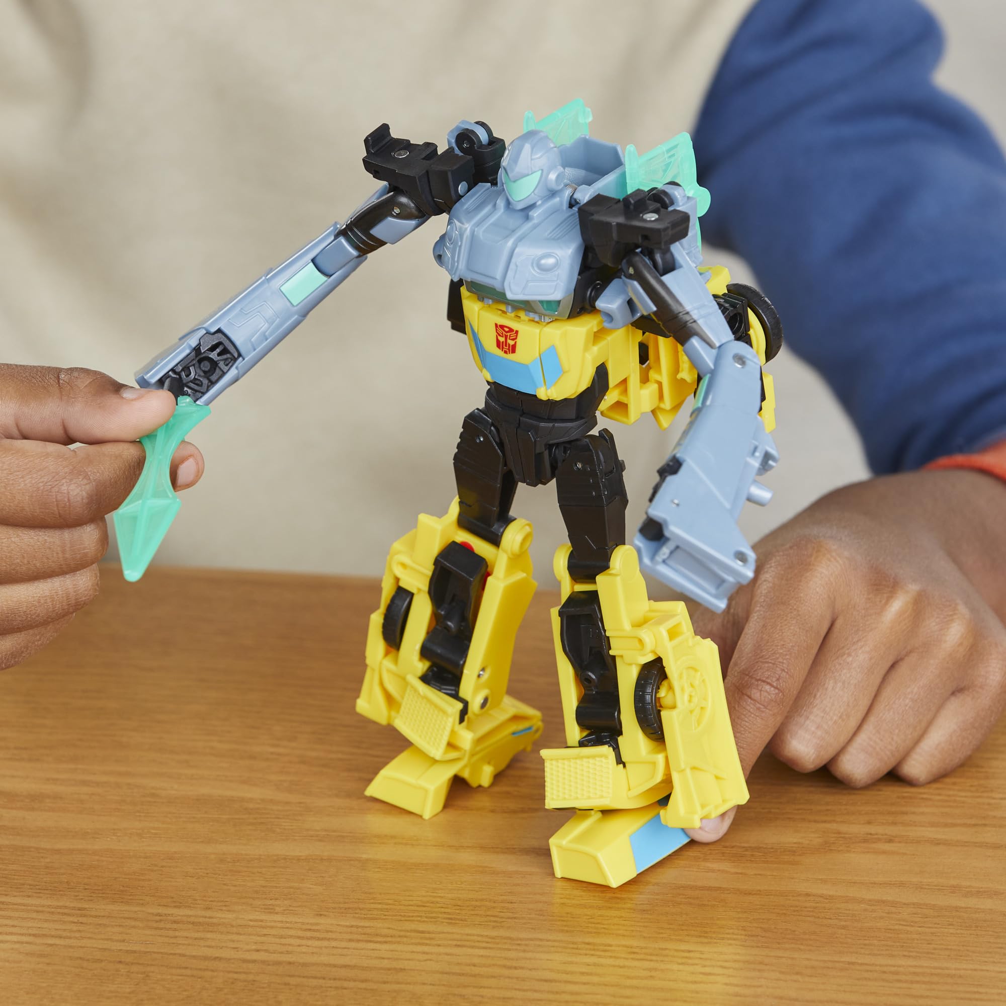 Transformers EarthSpark Bumblebee Mo Malto action figure 12,5 cm auto