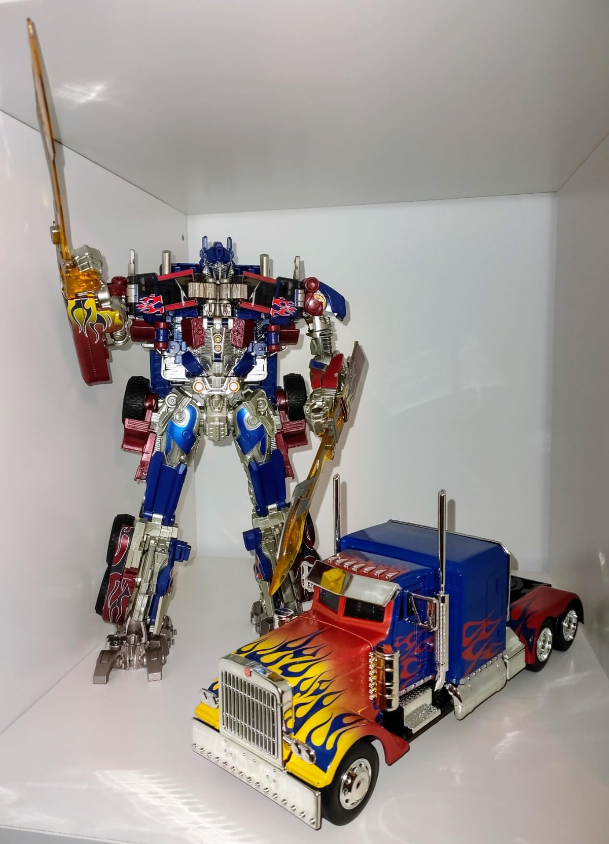 Transformers T1 Optimus Prime auto die-cast 1:24 blu rosso