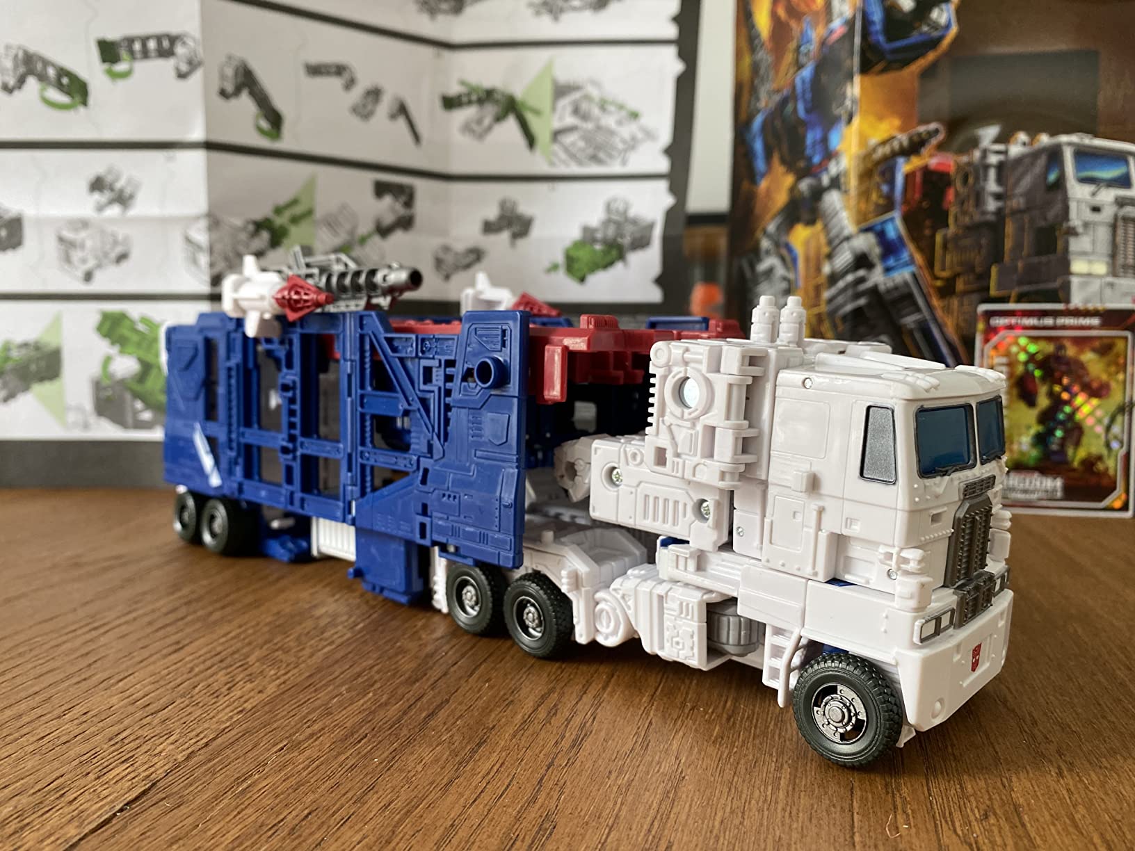 Transformers Kingdom WFC-K20 Ultra Magnus action figure 19 cm