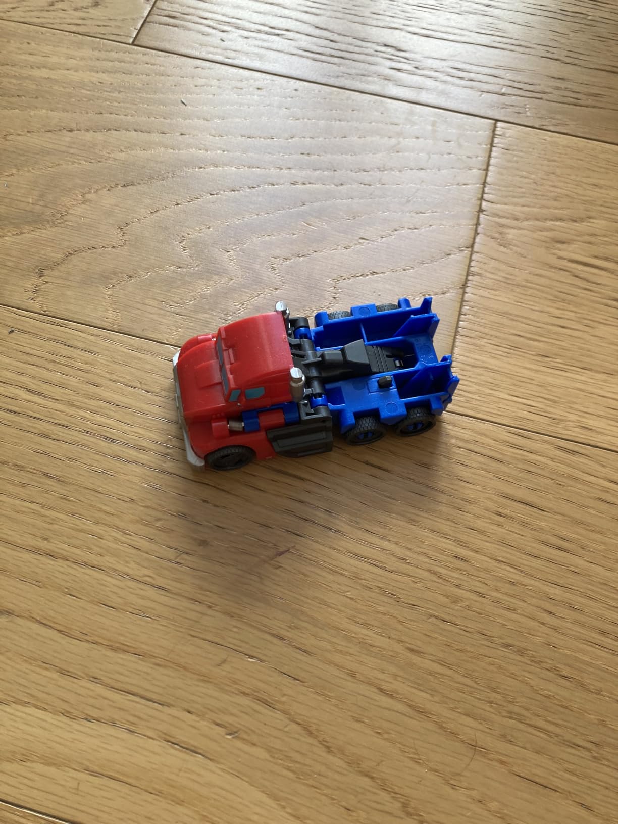 Transformers EarthSpark Wheeljack action figure 10 cm lancio