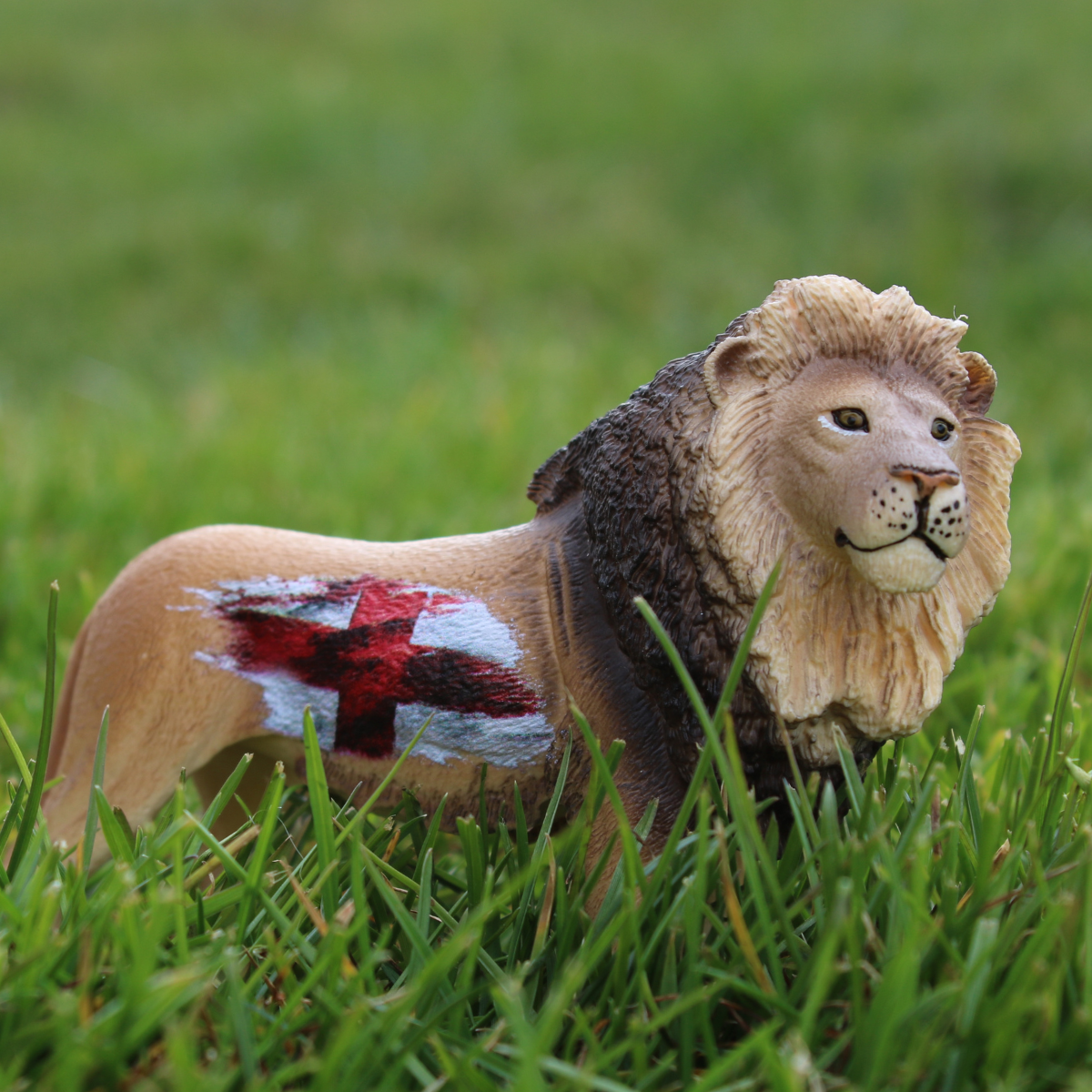 Schleich Wild Life Lion England statuina leone bianco rosso