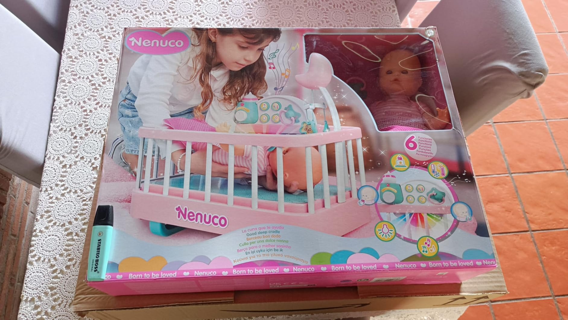 Nenuco Culla Dolce Nanna bambola 35 cm con culla interattiva