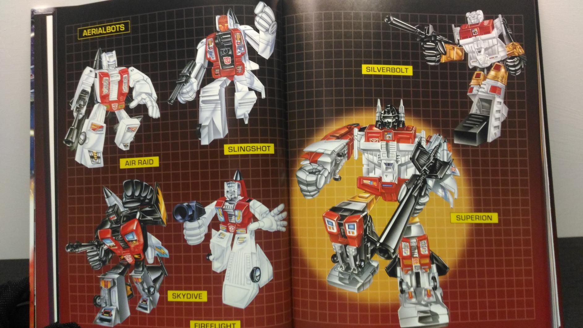 Transformers Legacy Art of Packaging libro illustrato inglese