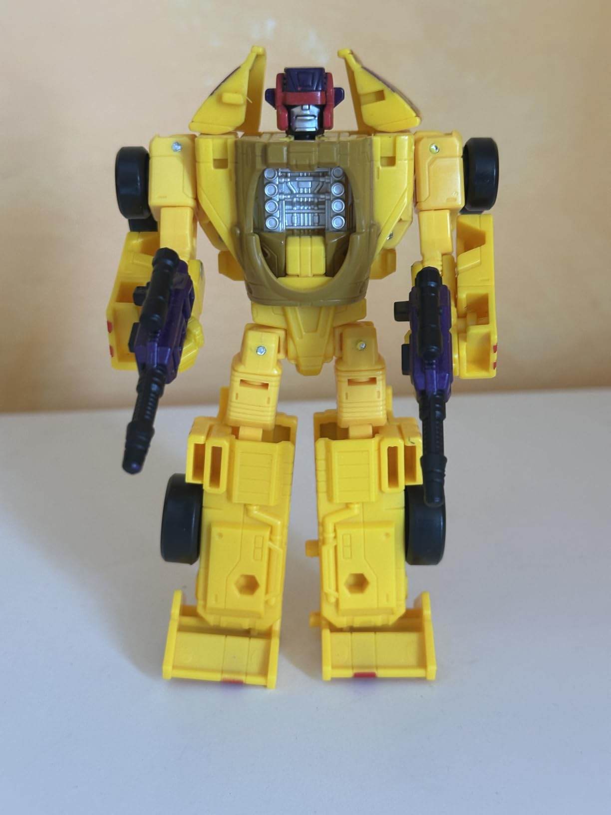 Transformers Legacy Dragstrip action figure Deluxe 14 cm Menasor