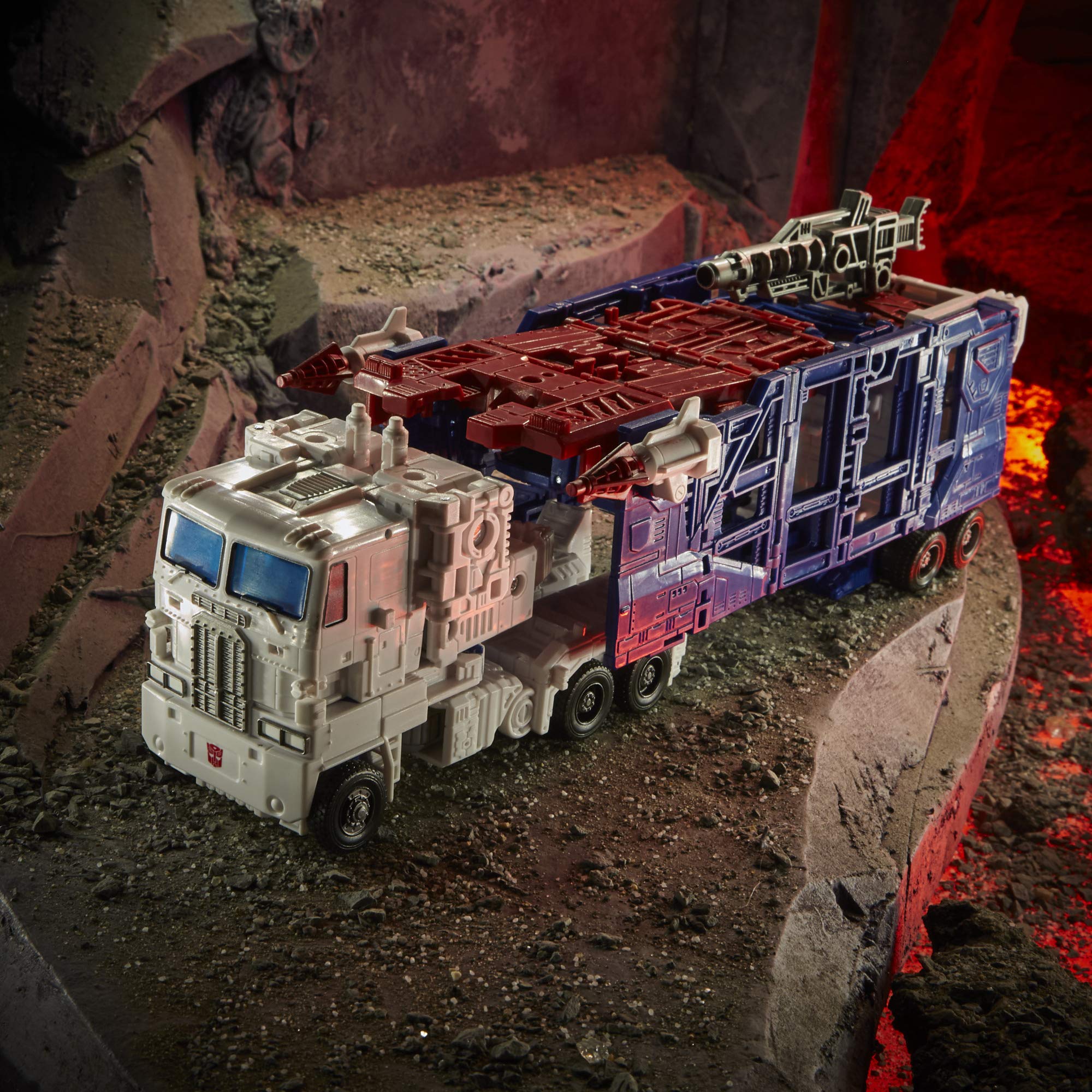 Transformers Kingdom WFC-K20 Ultra Magnus action figure 19 cm