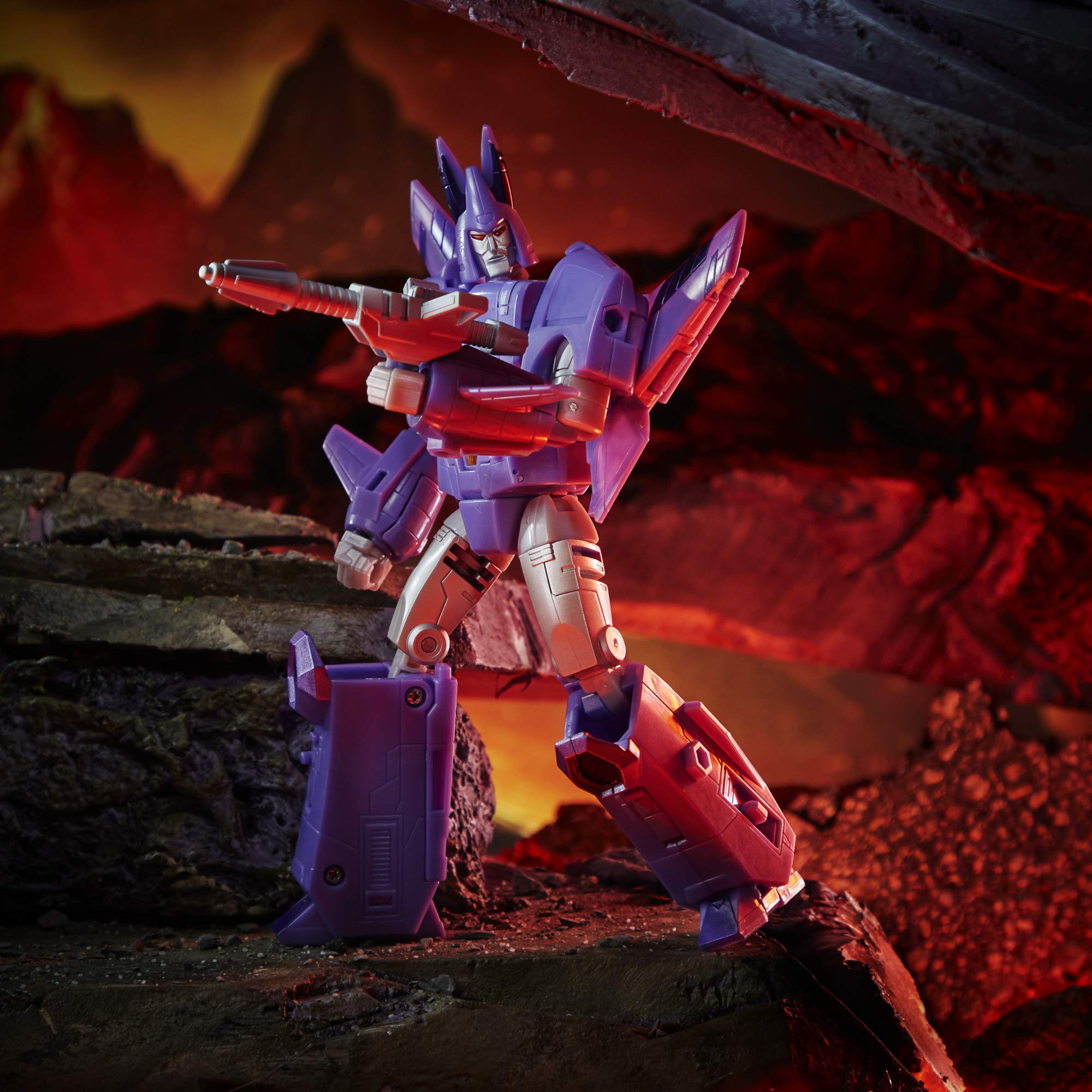 Transformers Kingdom Cyclonus WFC-K9 Voyager Action Figure 17cm