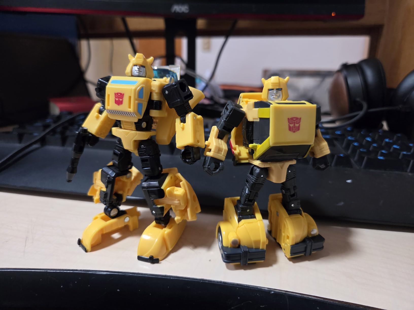 Transformers Legacy Bumblebee Origine action figure 14 cm Deluxe