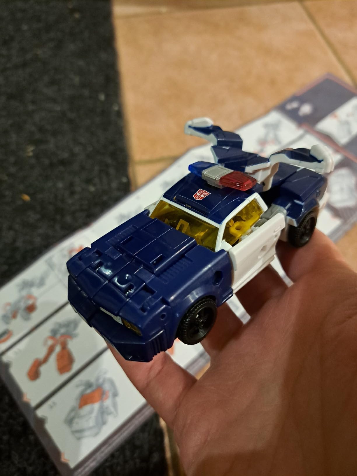 Transformers Legacy United Autobot Chase action figure 14 cm auto polizia