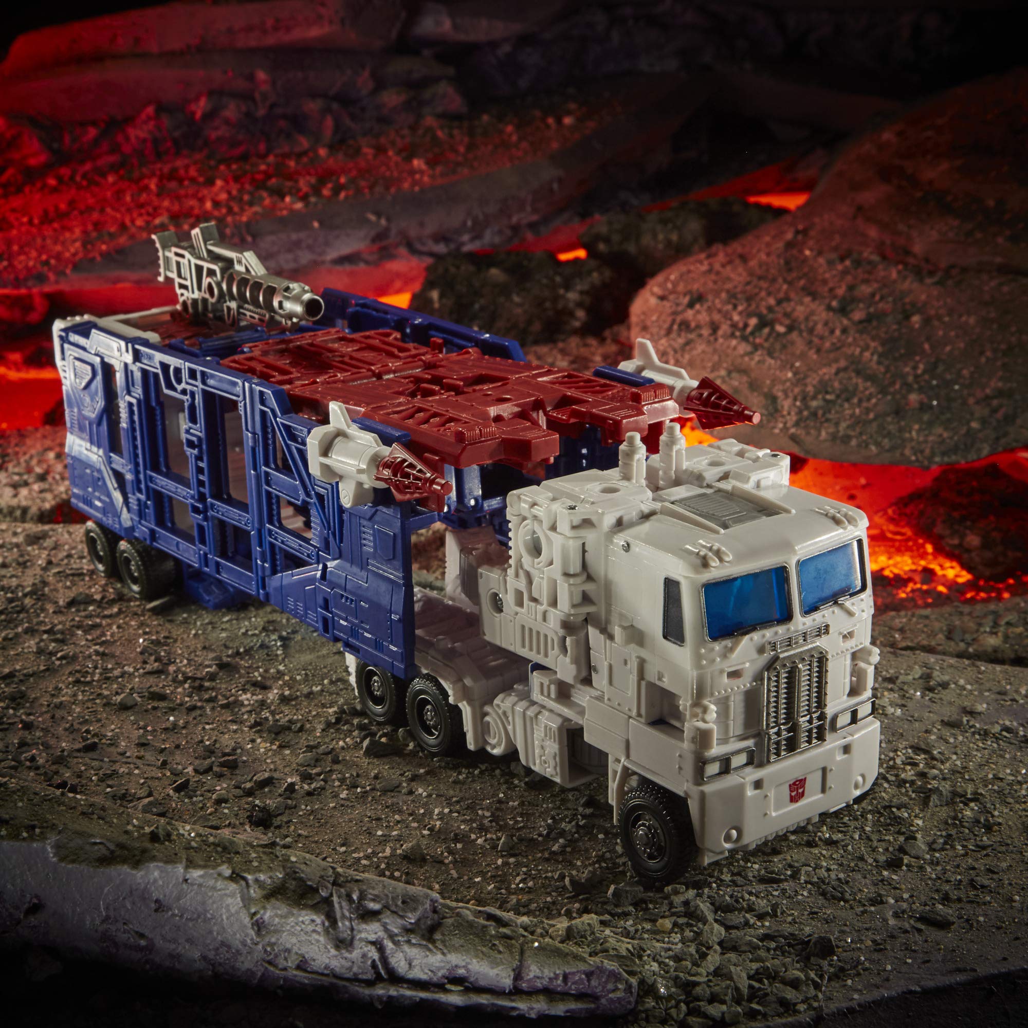 Transformers Kingdom WFC-K20 Ultra Magnus action figure 19 cm