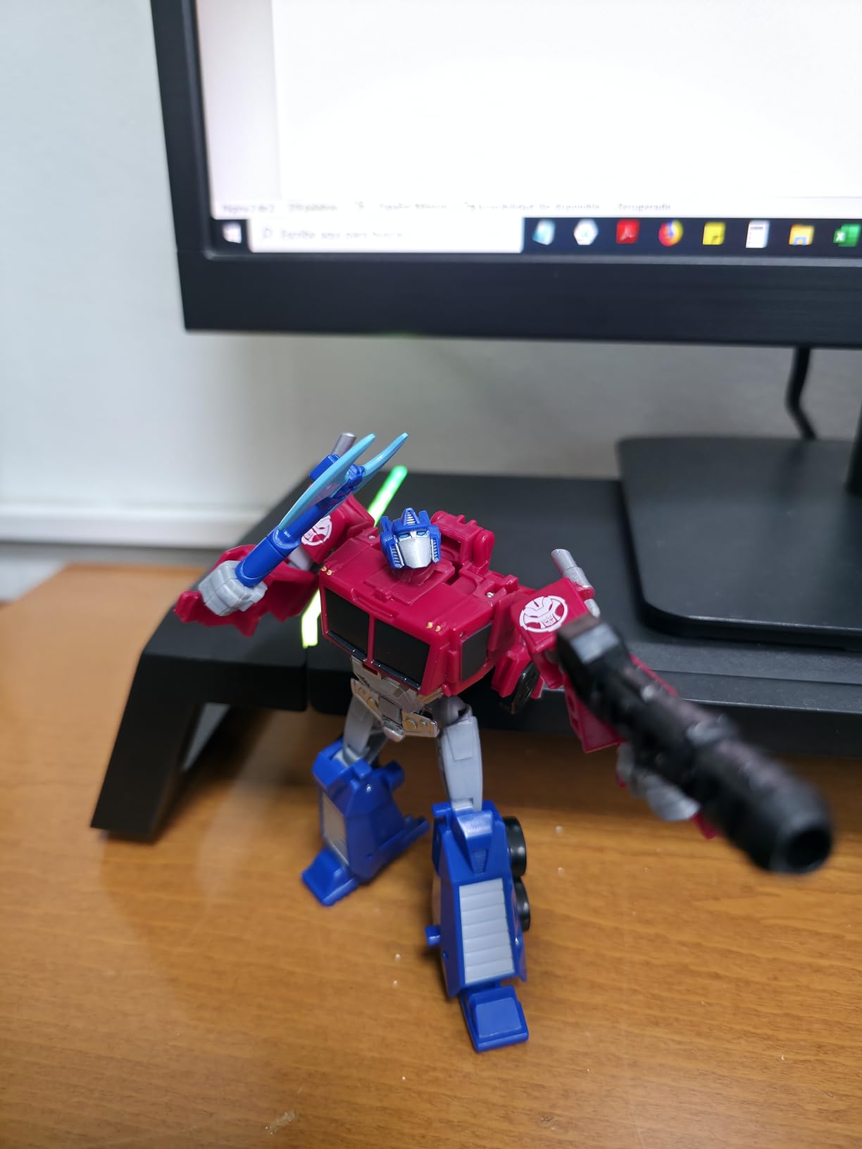 Transformers EarthSpark Optimus Prime action figure 12,5 cm