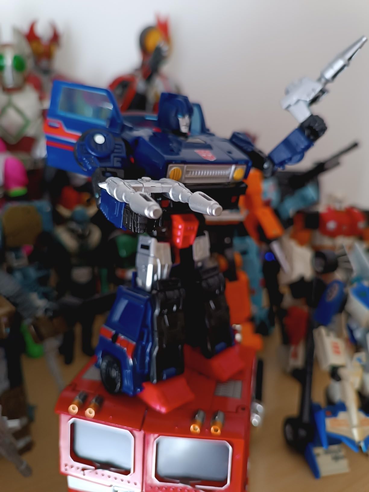Transformers Legacy Autobot Skids action figure 14 cm convertibile