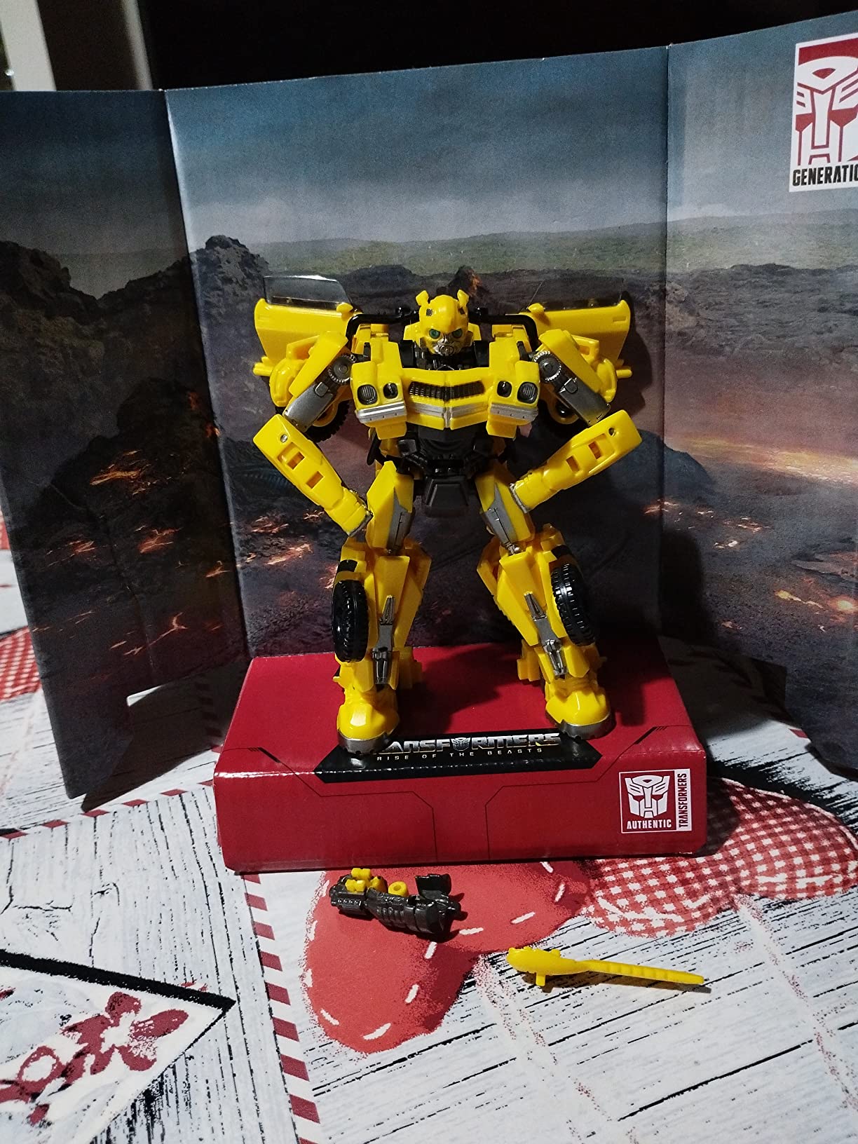 Transformers Studio Series Bumblebee 100 action figure Deluxe 11 cm Camaro