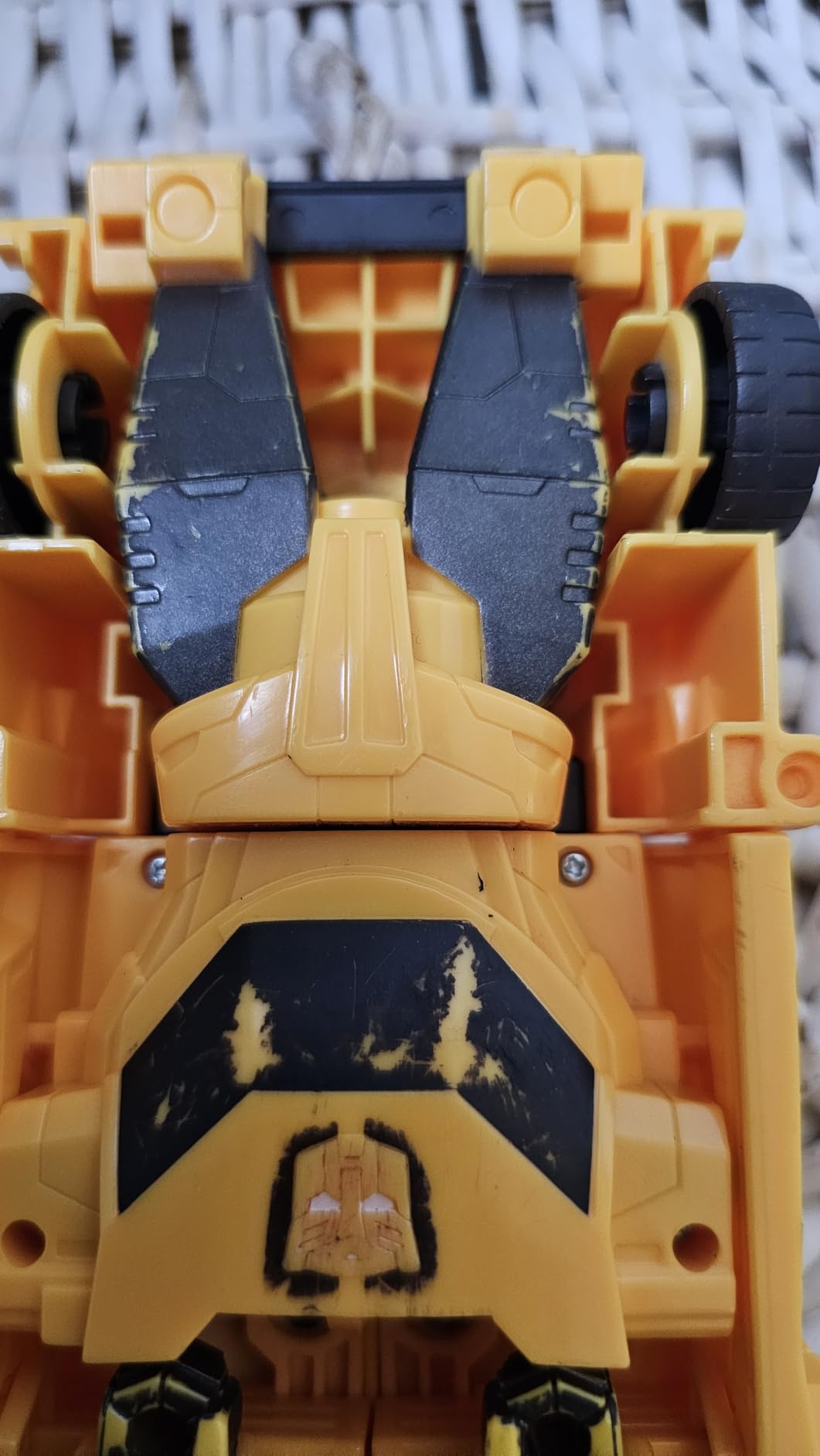 Transformers EarthSpark Bumblebee action figure auto 20 cm con Mo Malto