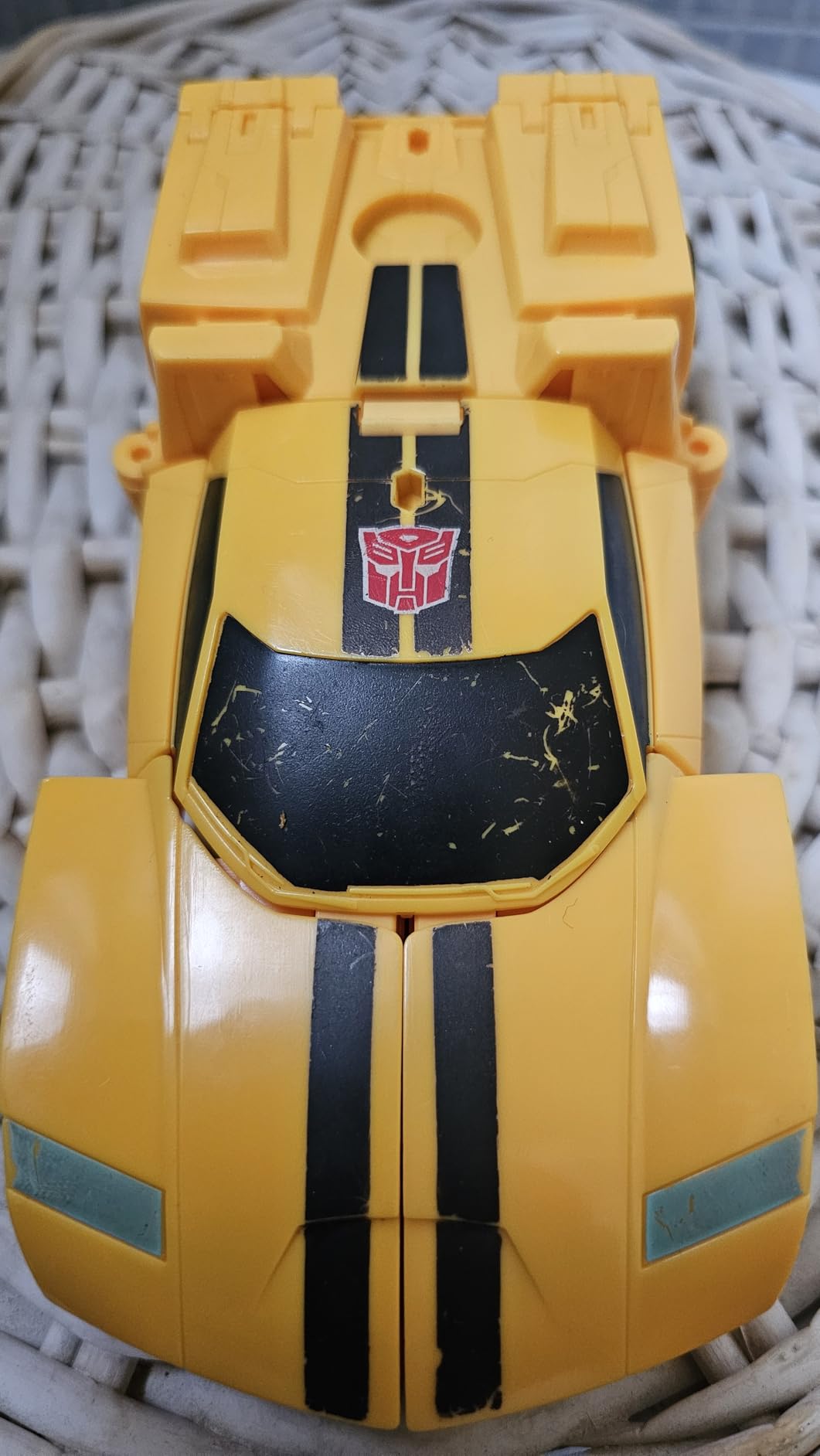 Transformers EarthSpark Bumblebee action figure auto 20 cm con Mo Malto