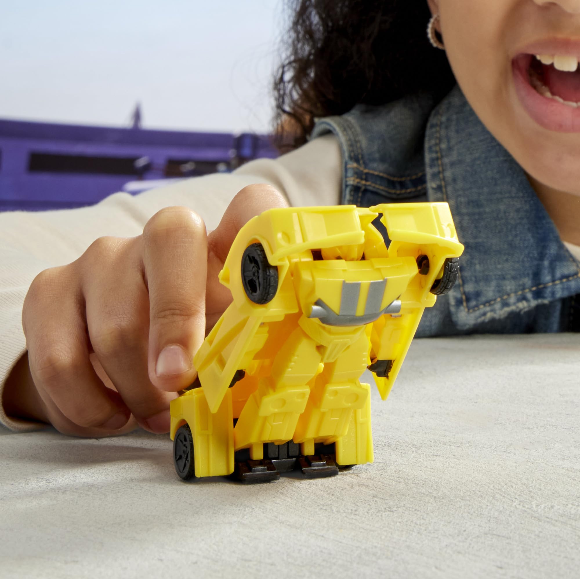 Transformers EarthSpark Bumblebee action figure 10 cm auto