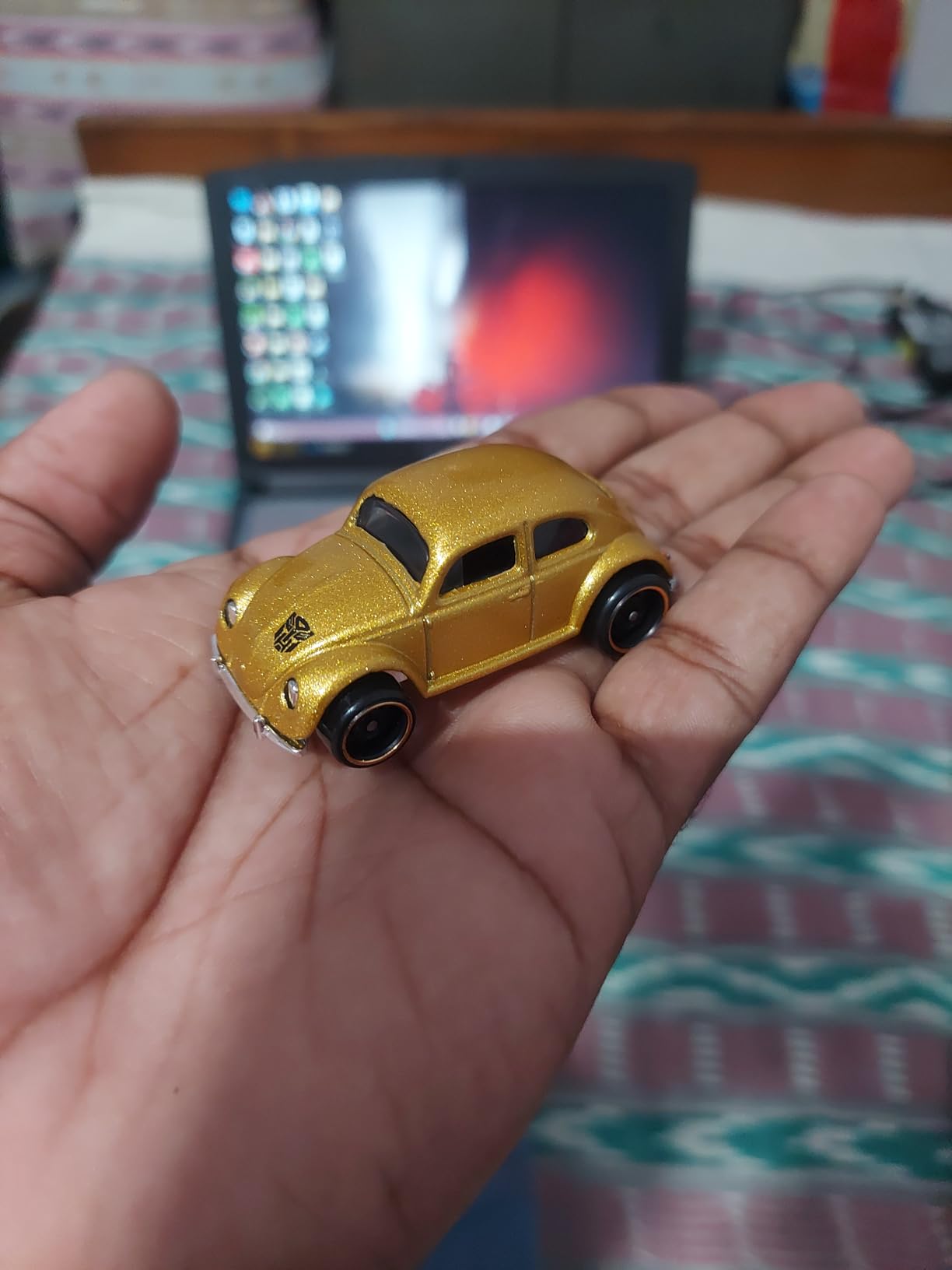 Hot Wheels Bumblebee VW Maggiolino Gold HTF09 1:64