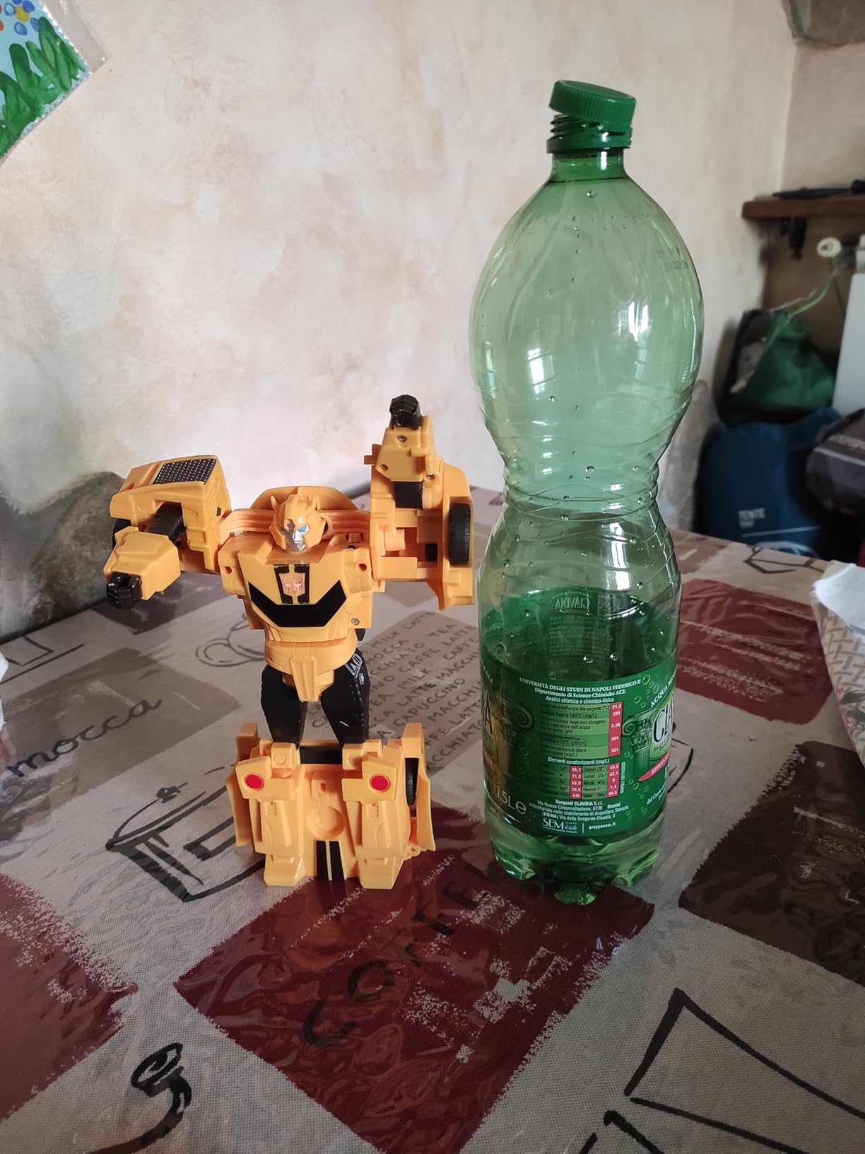 Transformers EarthSpark Bumblebee action figure auto 20 cm con Mo Malto