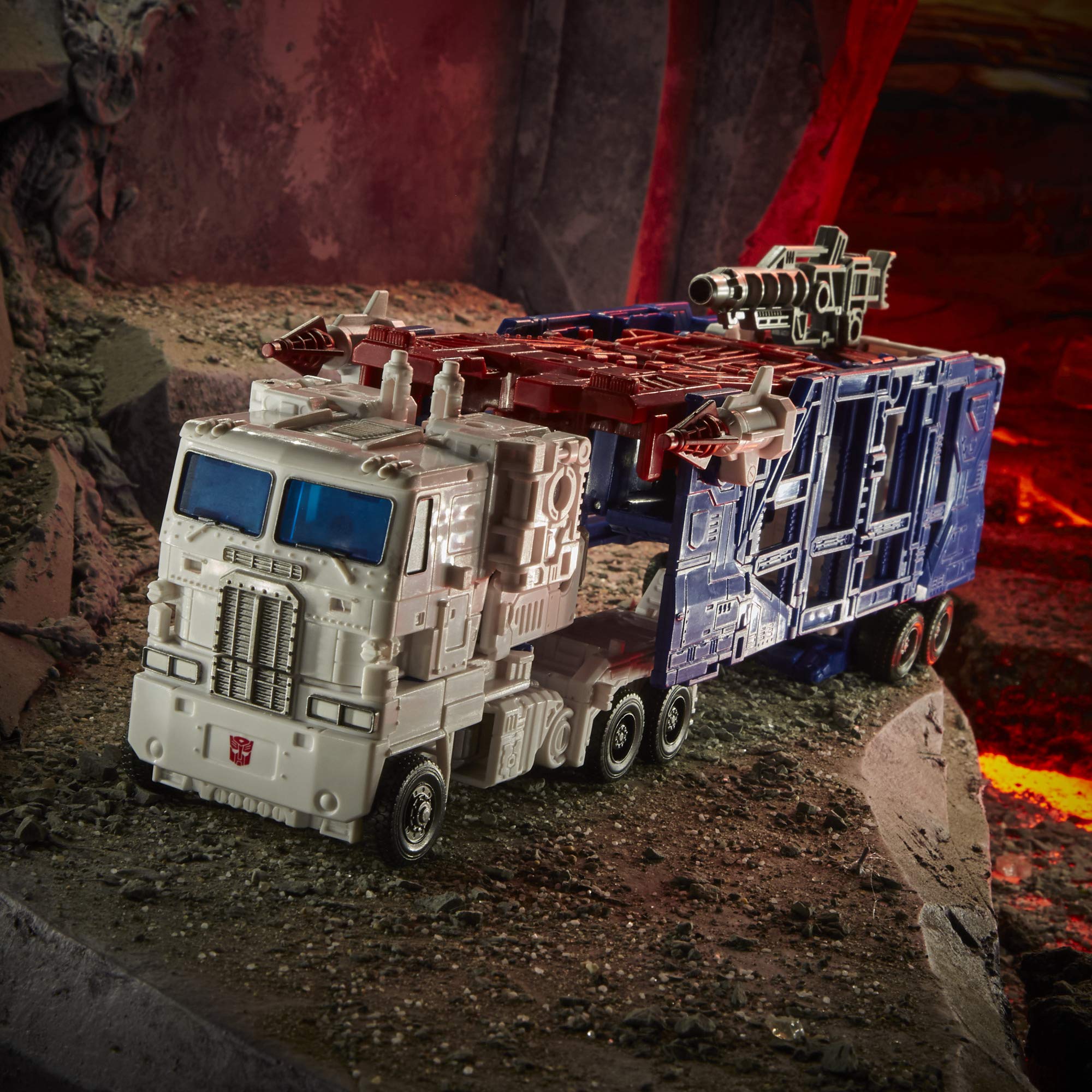 Transformers Kingdom WFC-K20 Ultra Magnus action figure 19 cm