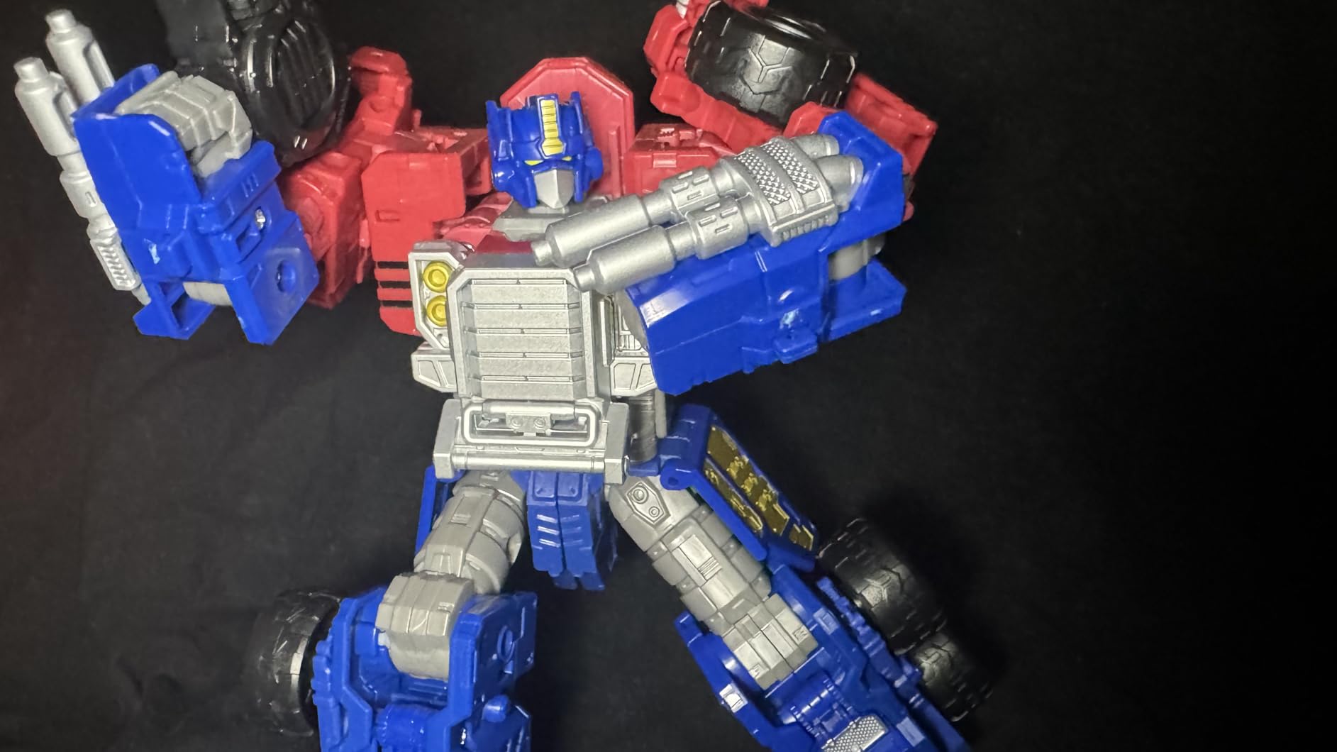 Transformers Legacy Optimus Prime action figure 19 cm Armada