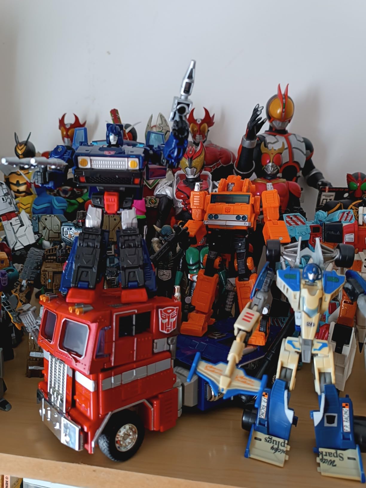 Transformers Legacy Autobot Skids action figure 14 cm convertibile