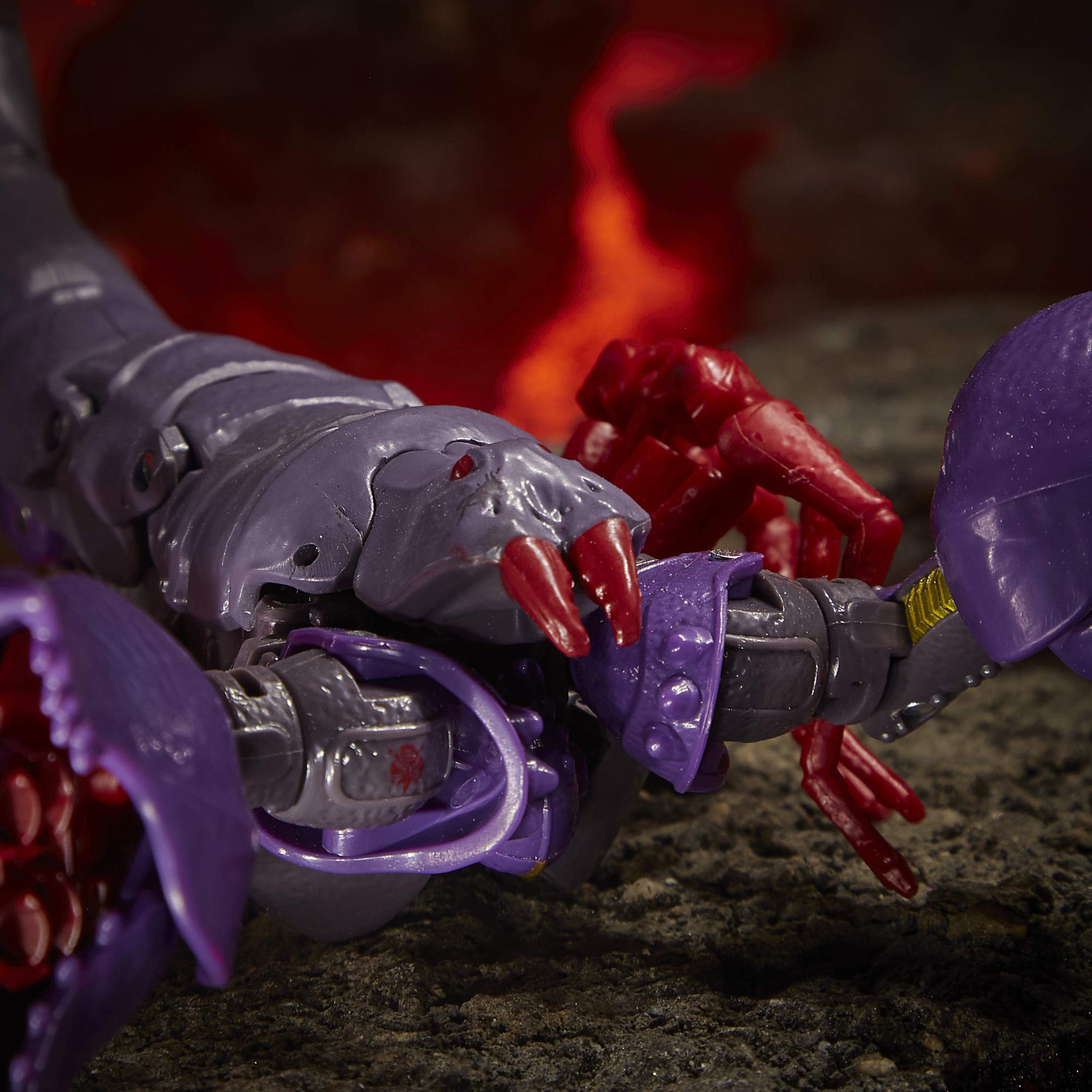 Transformers Kingdom Scorponok action figure Deluxe 14 cm