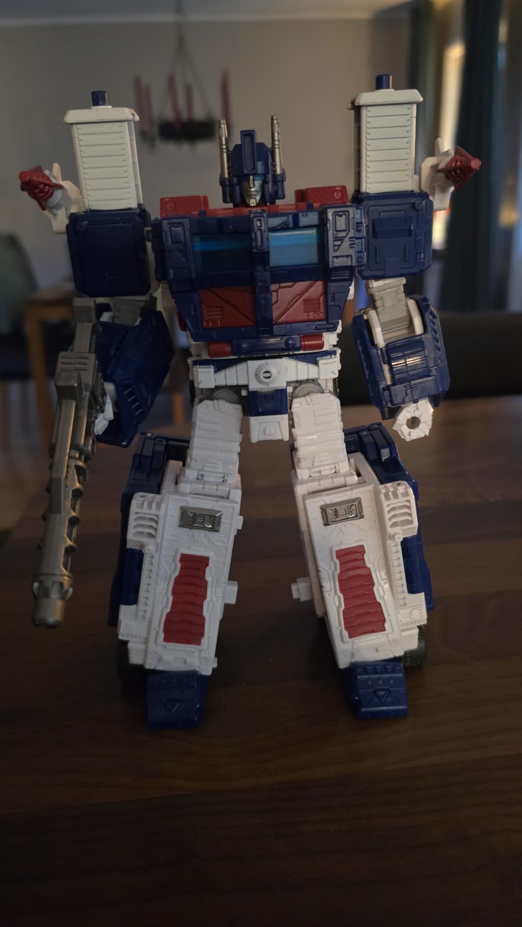 Transformers Kingdom WFC-K20 Ultra Magnus action figure 19 cm