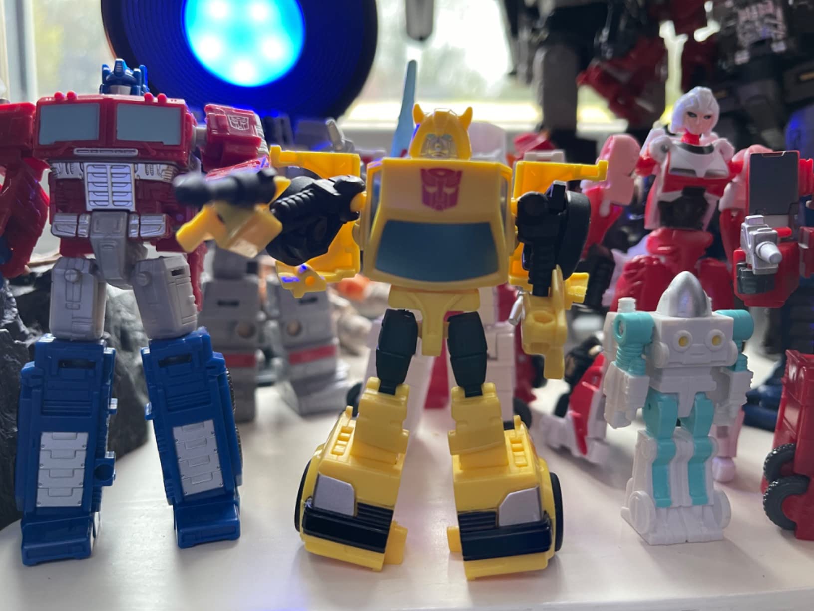 Transformers Buzzworthy Bumblebee WFC Core action figure 2-pack