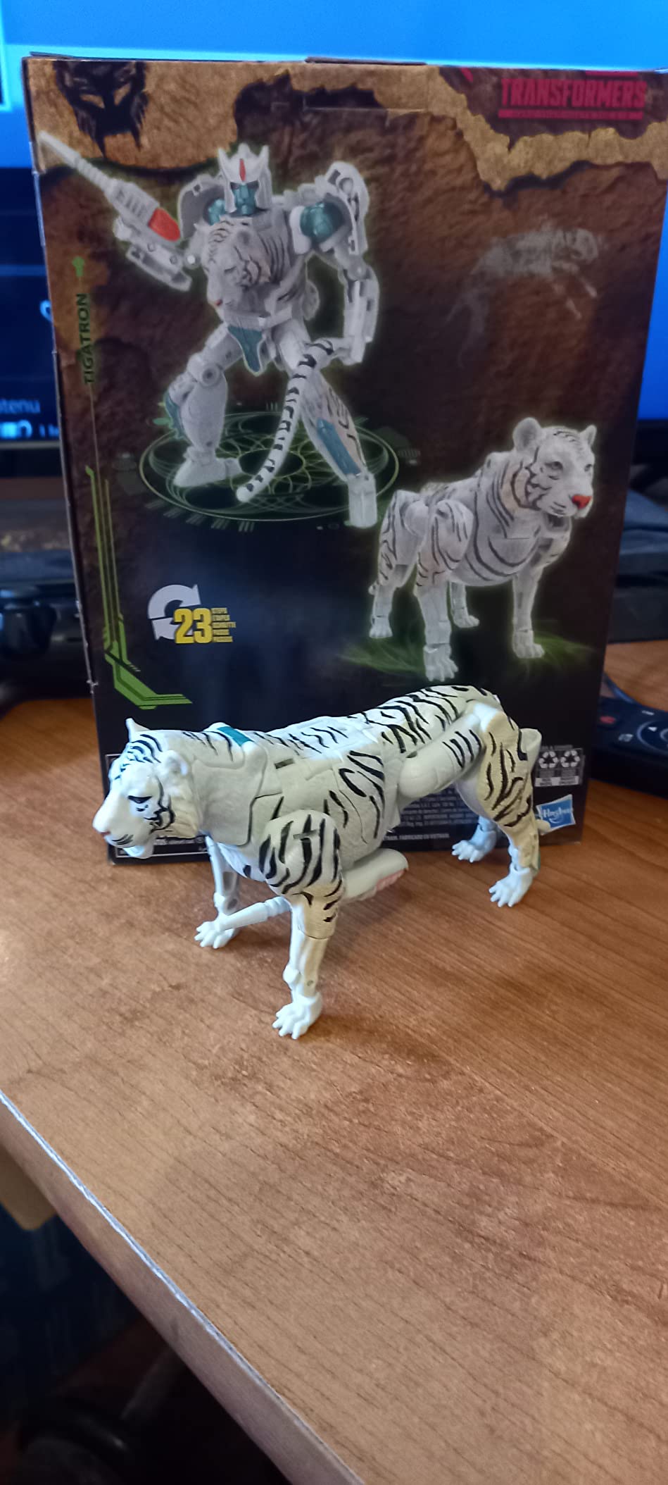 Transformers Kingdom Tigatron action figure Voyager tigre bianca