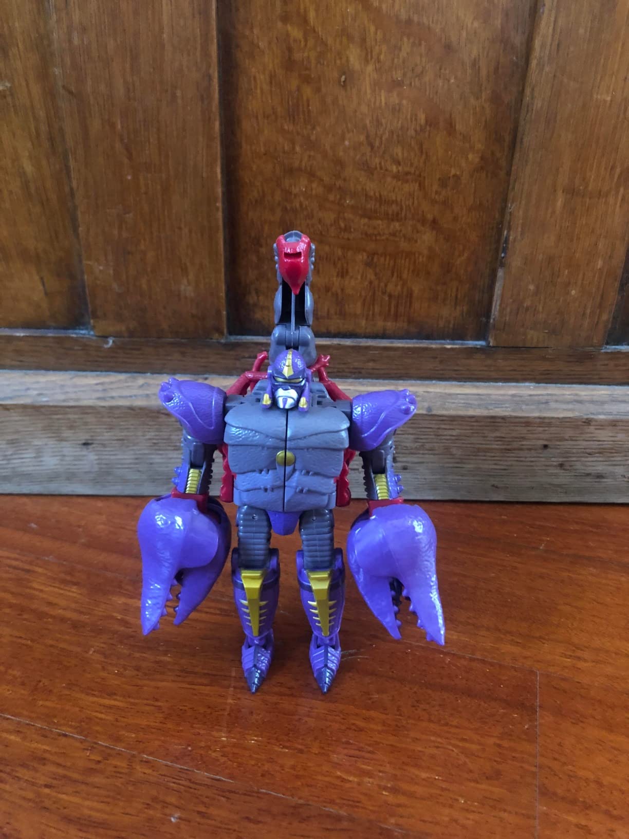 Transformers Kingdom Scorponok action figure Deluxe 14 cm